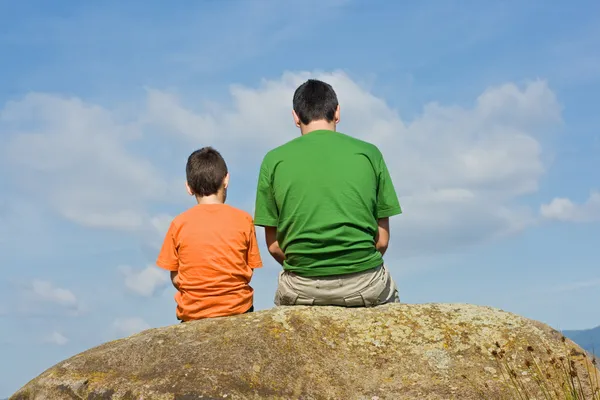 De padre a hijo - el concepto de la gran charla —  Fotos de Stock