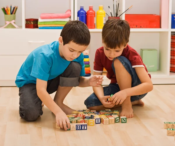 Boys playing with blocks Royalty Free Stock Images