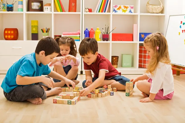 Children playing with blocks — Stock Photo, Image