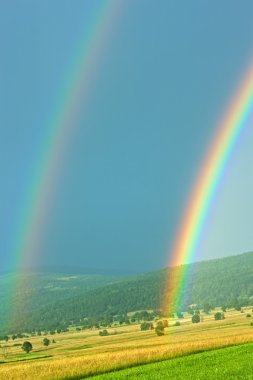 Gökyüzünde gökkuşağı