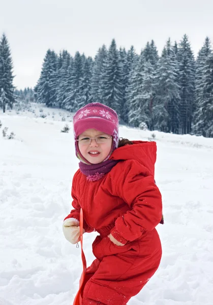 雪の中でご滞在の少女 — ストック写真