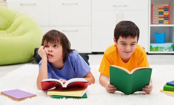 Little boys reading — Stock Photo, Image