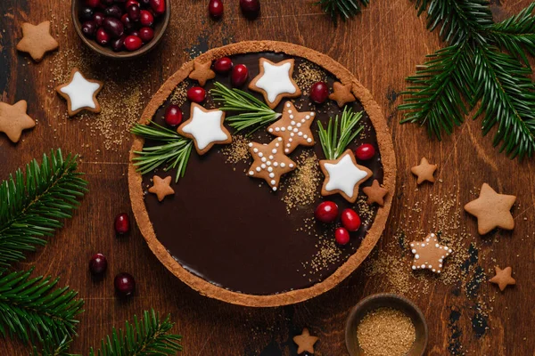 Gingerbread Chocolate Tart Decorated Rosemary Cranberries Gingerbread Stars Christmas Dessert — Stock Photo, Image