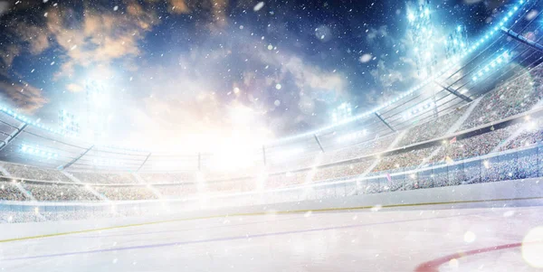 Fondo en blanco. Hermoso estadio de hockey. Hielo realista y nieve en el fondo. Concepto deportivo. Iluminación brillante con proyectores. Anuncio — Foto de Stock