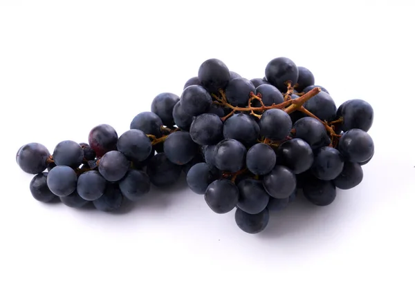 Raisins Noirs Sur Fond Blanc — Photo