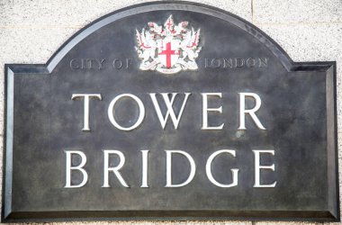 yazıt ile plaka: tower bridge.