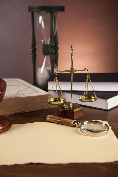 Wooden gavel and justice stuff — Stock Photo, Image