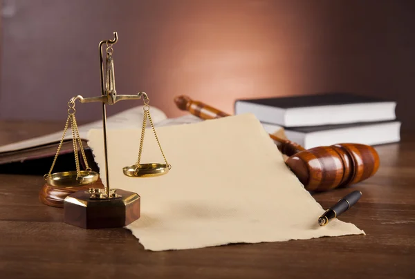 Wooden gavel and justice stuff — Stock Photo, Image