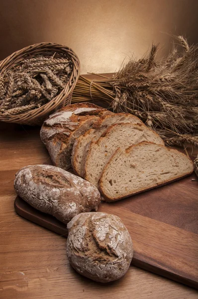 Pão tradicional e rolos — Fotografia de Stock