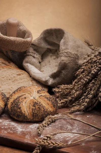 Brot und Brötchen traditionelles Thema — Stockfoto