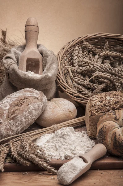 Tema do país com produtos de panificação tradicionais — Fotografia de Stock