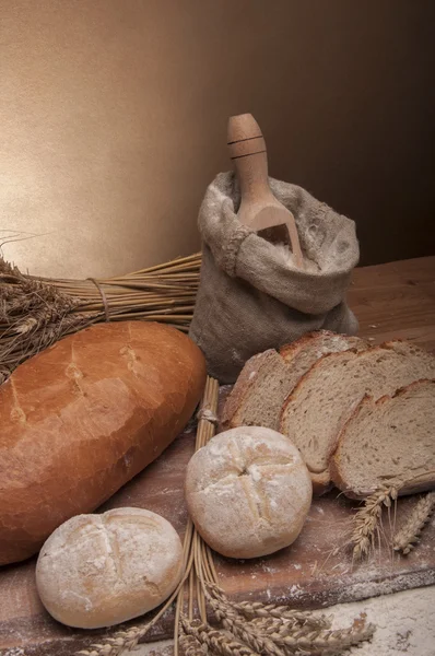 Заміська тема з хлібобулочними виробами — стокове фото
