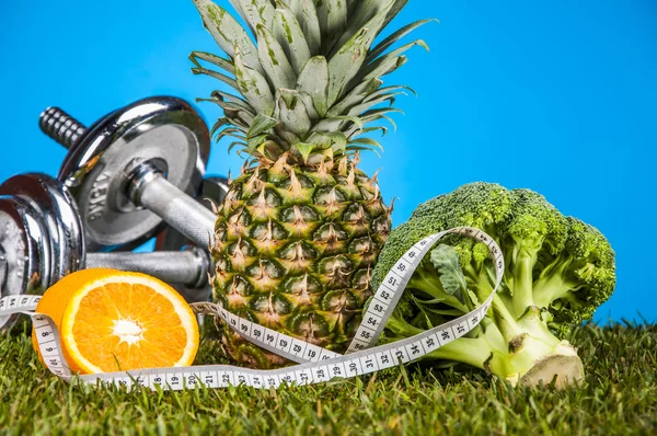 Fitness thema met groenten en fruit — Stockfoto