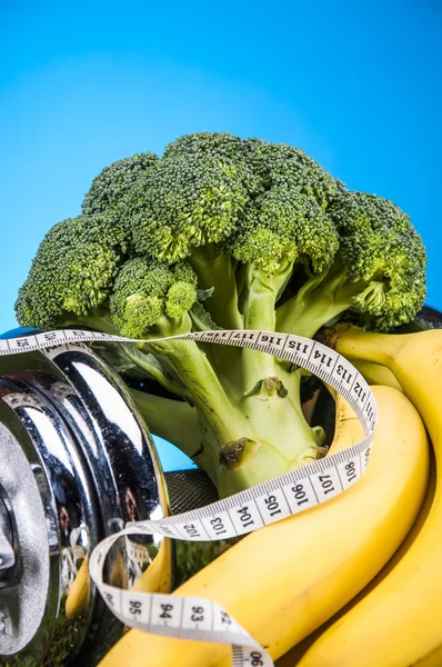 Hälsa och fitness sammansättning, frukt och grönsaker — Stockfoto