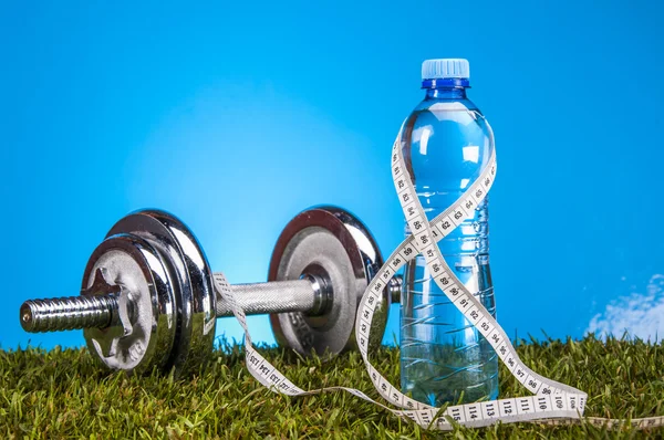 Thème de remise en forme avec des aliments sains avec un fond clair — Photo