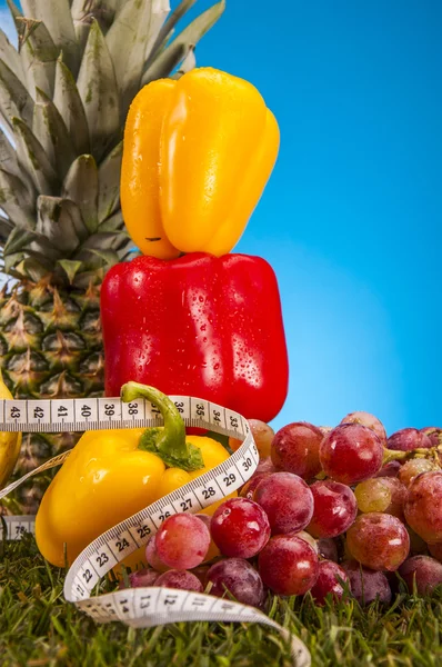 Productos de salud y fitness con frutas y verduras —  Fotos de Stock