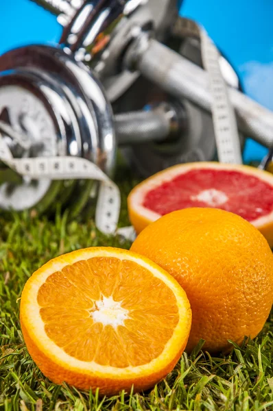 Fitness sammansättning med frukt och grönsaker — Stockfoto