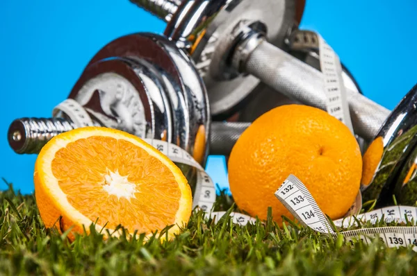 Meyve ve sebze ile fitness kompozisyon — Stok fotoğraf