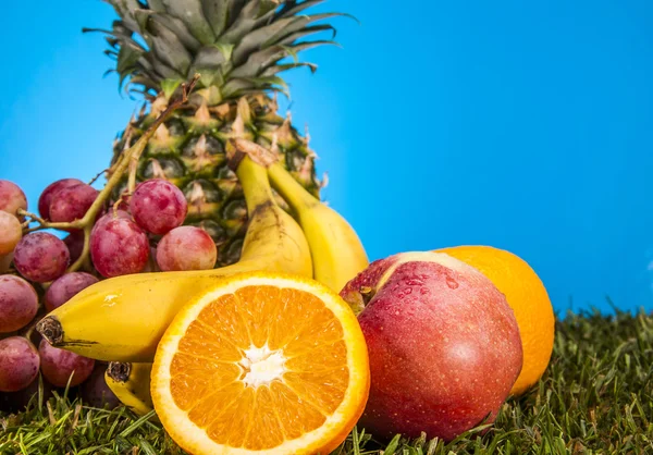 Tema fitness con frutta, sfondo luminoso — Foto Stock