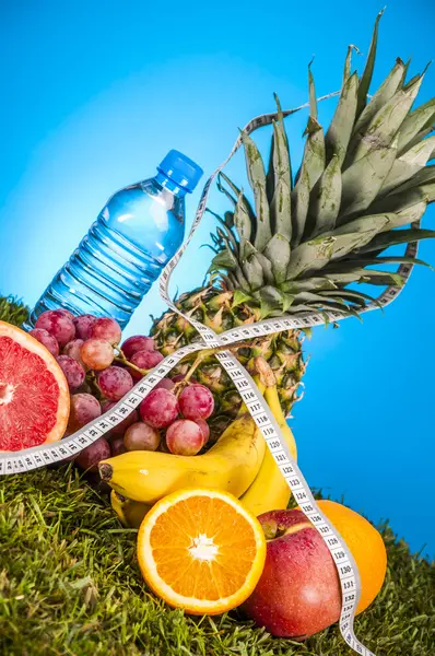 Thème de remise en forme avec fruits, fond lumineux — Photo