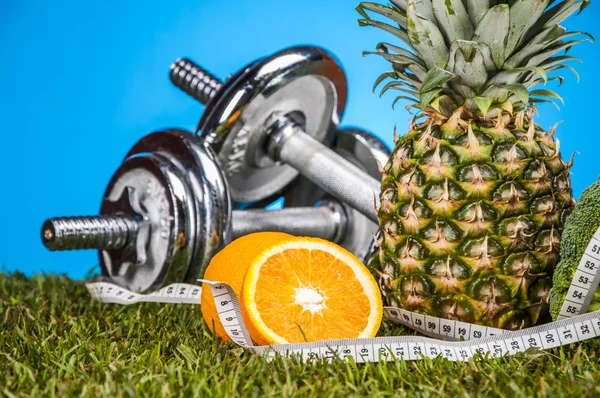 Kleurrijke fitness samenstelling, lichte achtergrond — Stockfoto