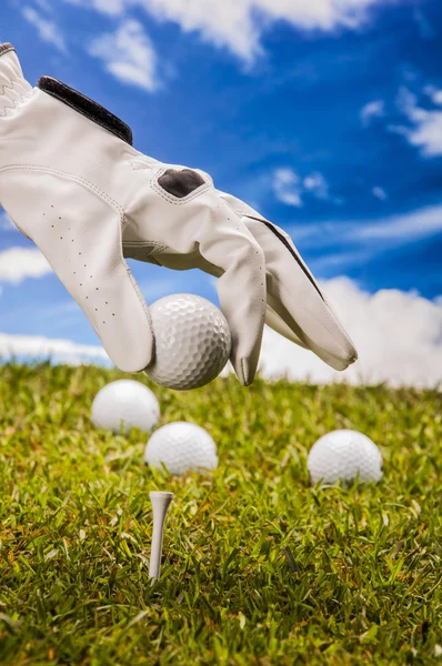 Golfutrustning på grönt gräs, golf fält — Stockfoto