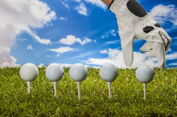 Cosas de golf en el fondo del cielo con luz intensa — Foto de Stock