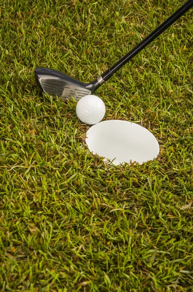 Обладнання для гри в гольф на траві — стокове фото