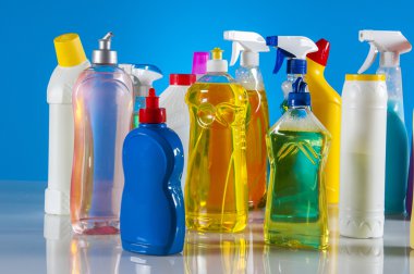 yıkama ve üzerinde mavi arka plan temizleme