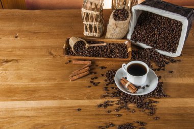 kahve çekirdekleri, ortam ışığı ile ahşap tablo