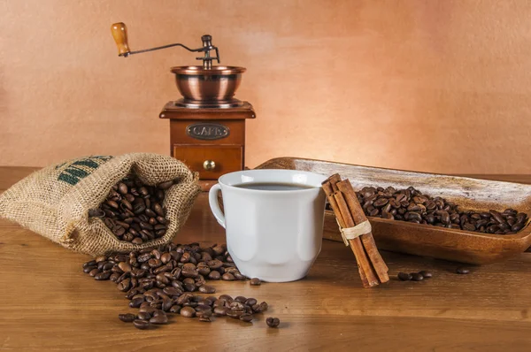 Traditionele landelijke koffie thema op houten tafel — Stockfoto