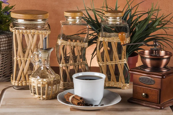 Italienischer Kaffee auf Holztisch — Stockfoto