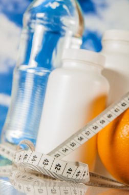 Mavi gökyüzü ile doymuş fitness Tema