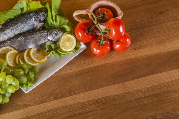 Trout on the plate with vegetables — Stock Photo, Image