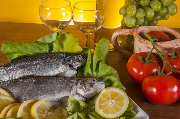 Trout on the plate with vegetables — Stock Photo, Image