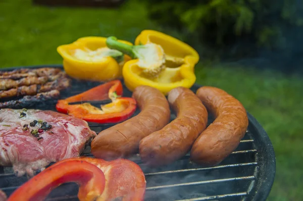 Warme gegrilde gerechten samenstelling — Stockfoto