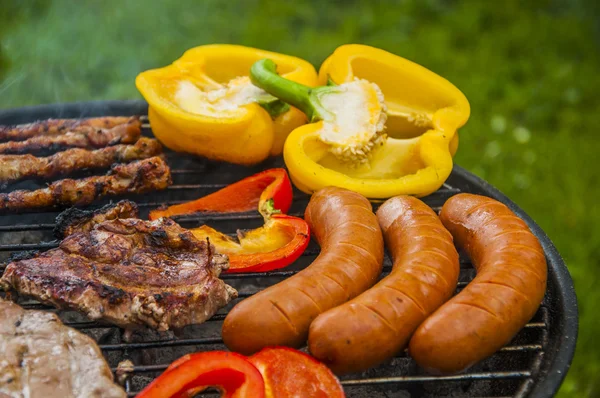 Hot grilled food in garden — Stock Photo, Image