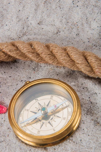 Holidays theme with white sand and blue background — Stock Photo, Image