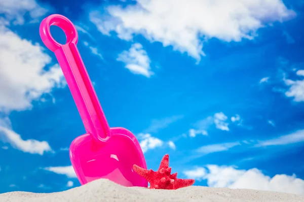 Açık renkli renkli plaj şeylerle — Stok fotoğraf