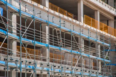 beton bina inşa ediliyor