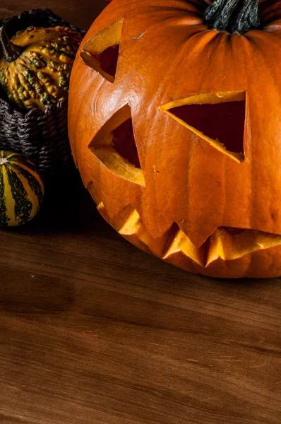 Ciemny skład dynie halloween — Zdjęcie stockowe