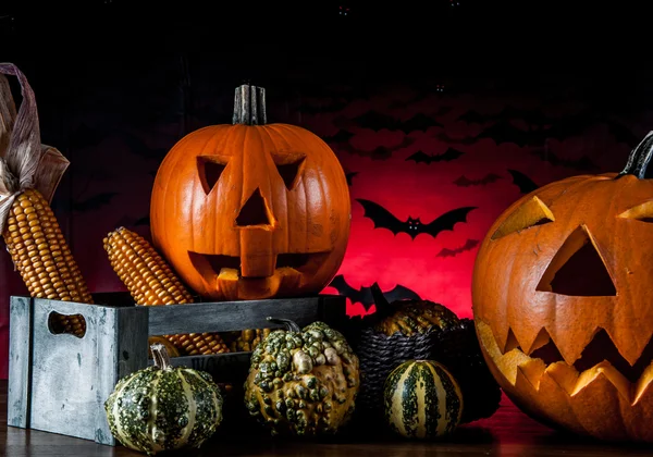 Karanlık halloween pumpkins bileşimi — Stok fotoğraf