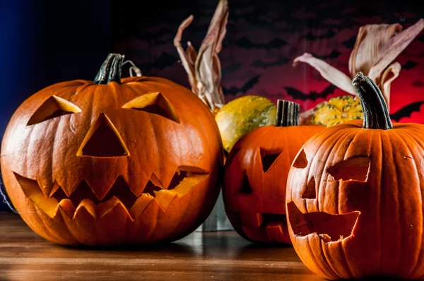 Calabaza de Halloween en la luz atmosférica —  Fotos de Stock