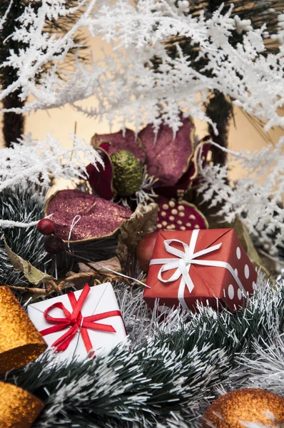 Weiße Weihnachten Thema mit Geschenken — Stockfoto