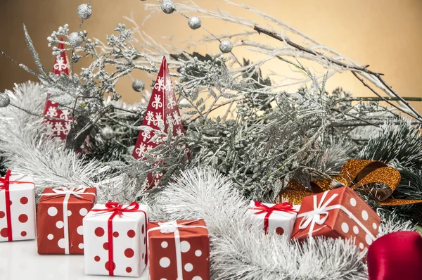 Weihnachtssachen mit hellem Hintergrund — Stockfoto
