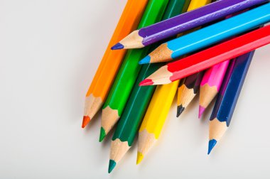 izole çeşitli çok renkli ahşap kalemler