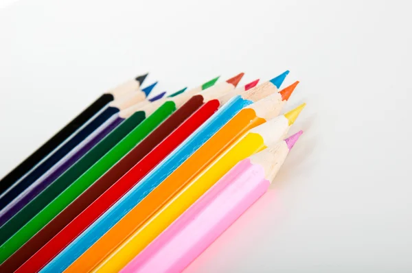 Красочные яркие карандаши на белом фоне — стоковое фото