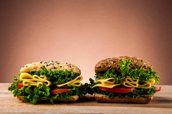 Colorido concepto de desayuno con sándwich natural —  Fotos de Stock