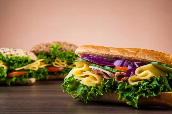 Almoço natural saboroso com sanduíche — Fotografia de Stock