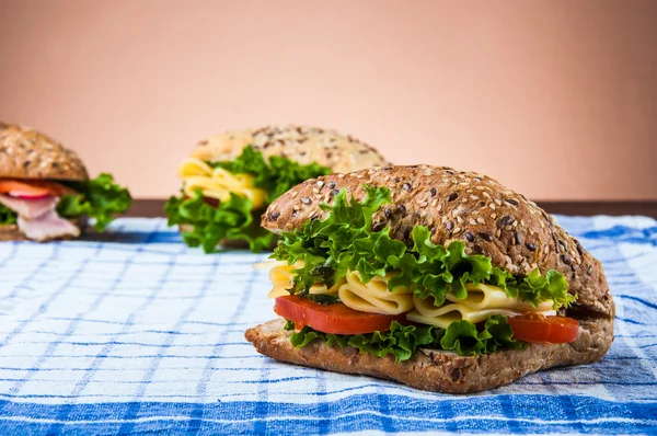 Sabroso almuerzo natural con sándwich —  Fotos de Stock